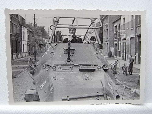 Foto WK2 Panzer Späh Wagen mitKennung