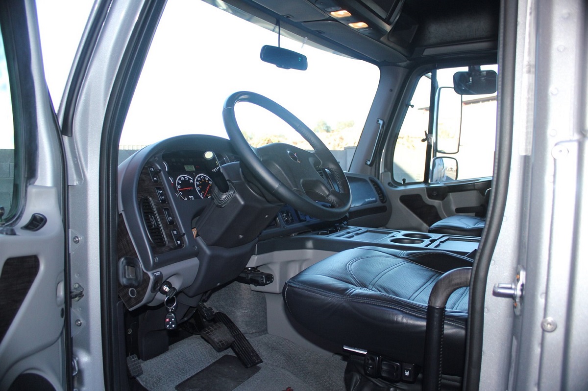 2011-freightliner-m2-sport-chassis (60)