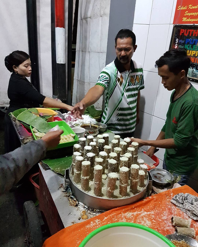 Kue Puthu Lanang Celaket