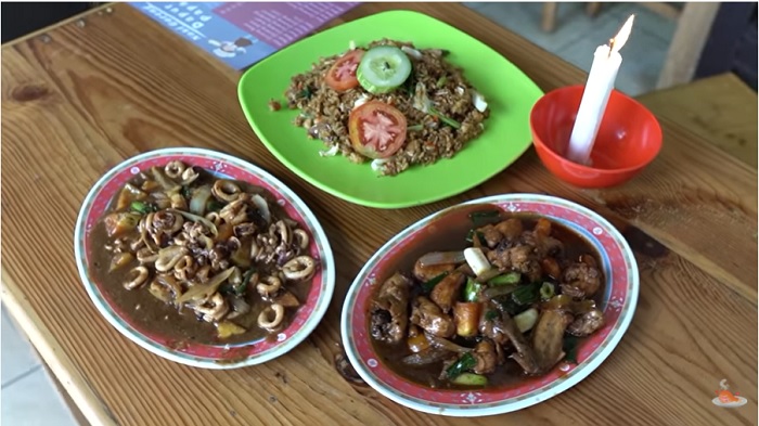 Nasi goreng, ayam saus mentega dan cha cumi di Dapur Papa.