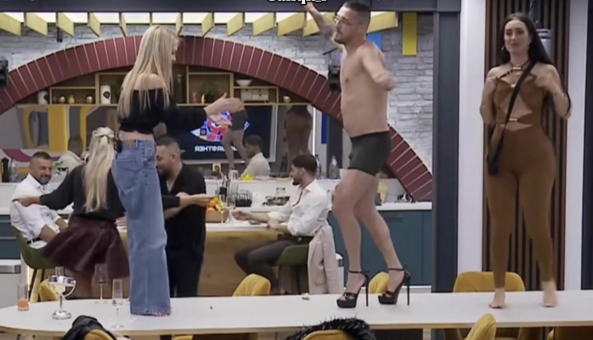 0713-ED79-6150-49-C1-BA53-E2697-B4-E66-F