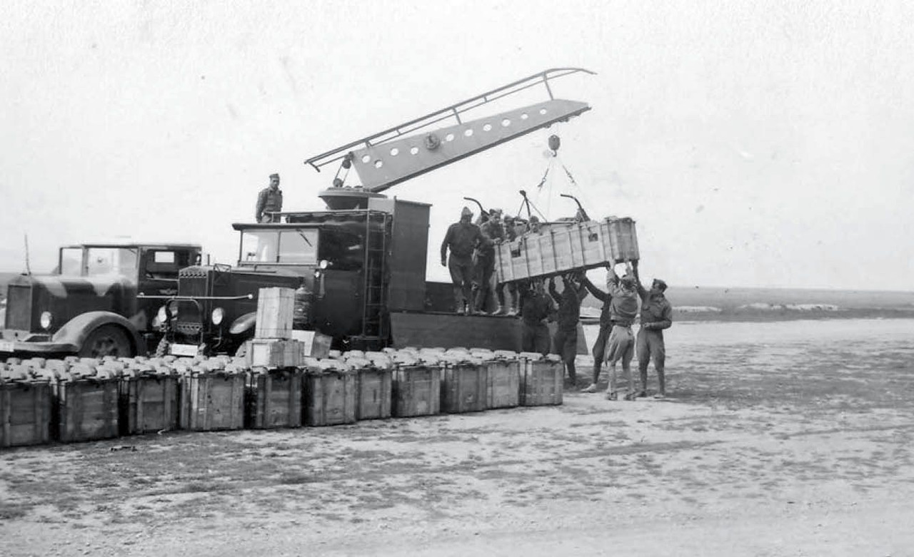 Krupp L3H 63 or 163 Kfz 75 crane and Mercedes L3750 of Legion Condor