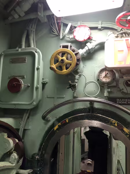 90-engine-room-01.avif