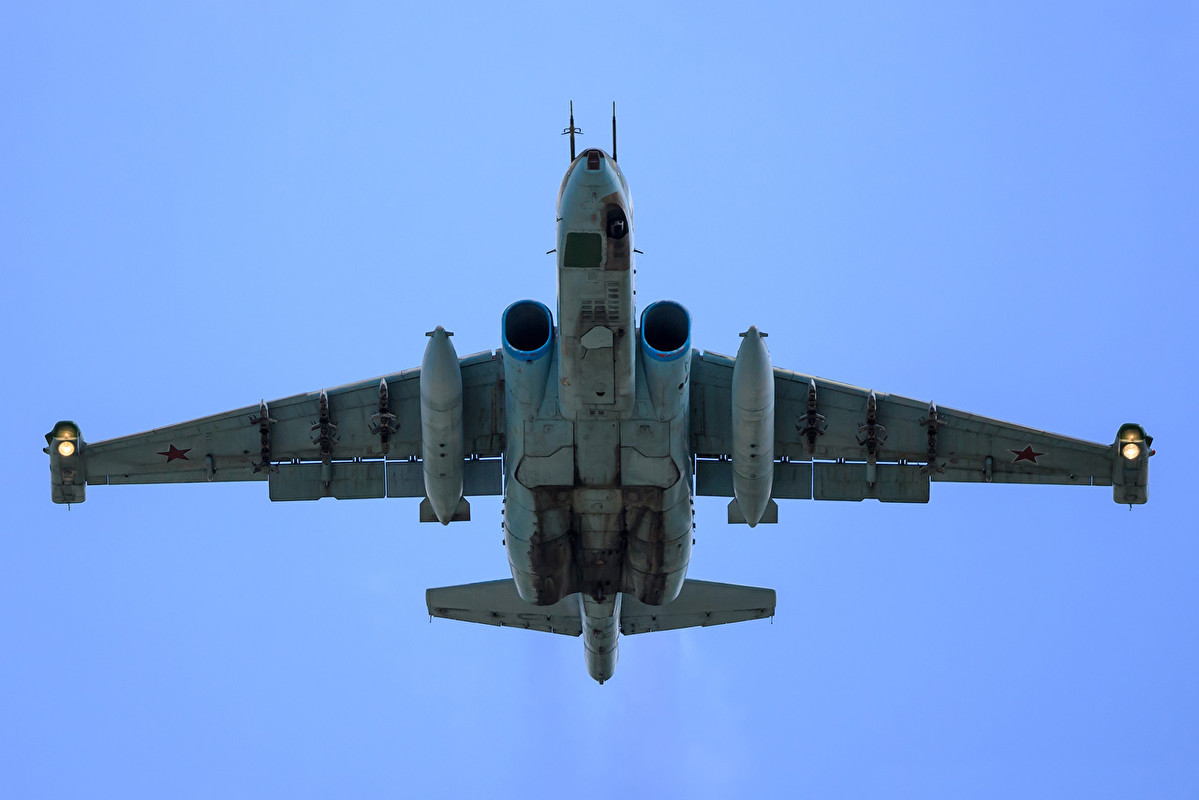 https://i.postimg.cc/nh39wK1g/Airplane-Sukhoi-Su-25-439102.jpg