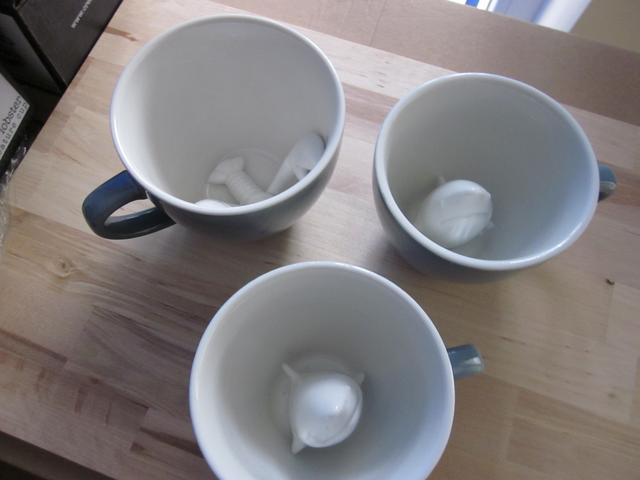 Комплект от 3 чаши за кафе с 3D фигури излизащо от дъното (Акула и Омар )  до 24.06 - Българският форум за часовници