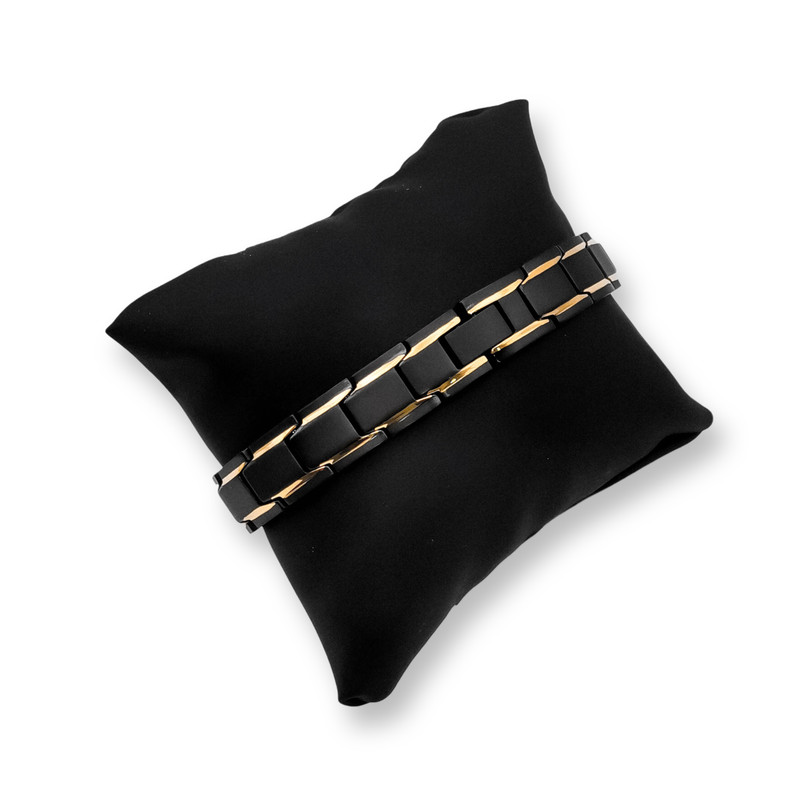 Оборотная сторона браслета с золотым оформлением