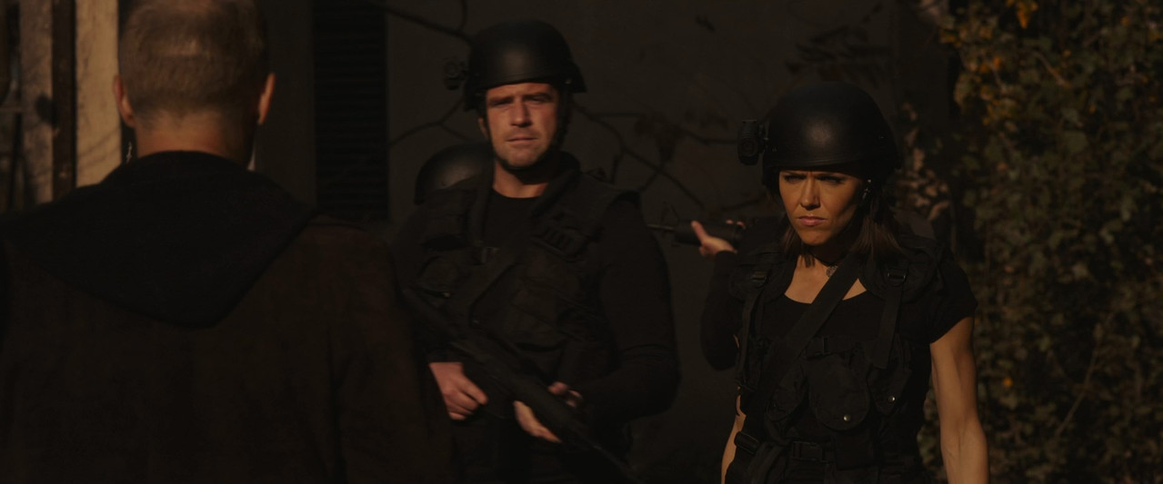 Batalla de androides 1080p WEB DL Latino Inglés mkv snapshot 00 22 36 397