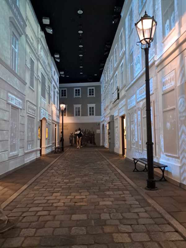 Varsovia 2024 la ciudad Fénix que resurgió de sus cenizas. - Blogs of Poland - Dia 2-Museo del alzamiento, museo Polin y gueto judío (26)
