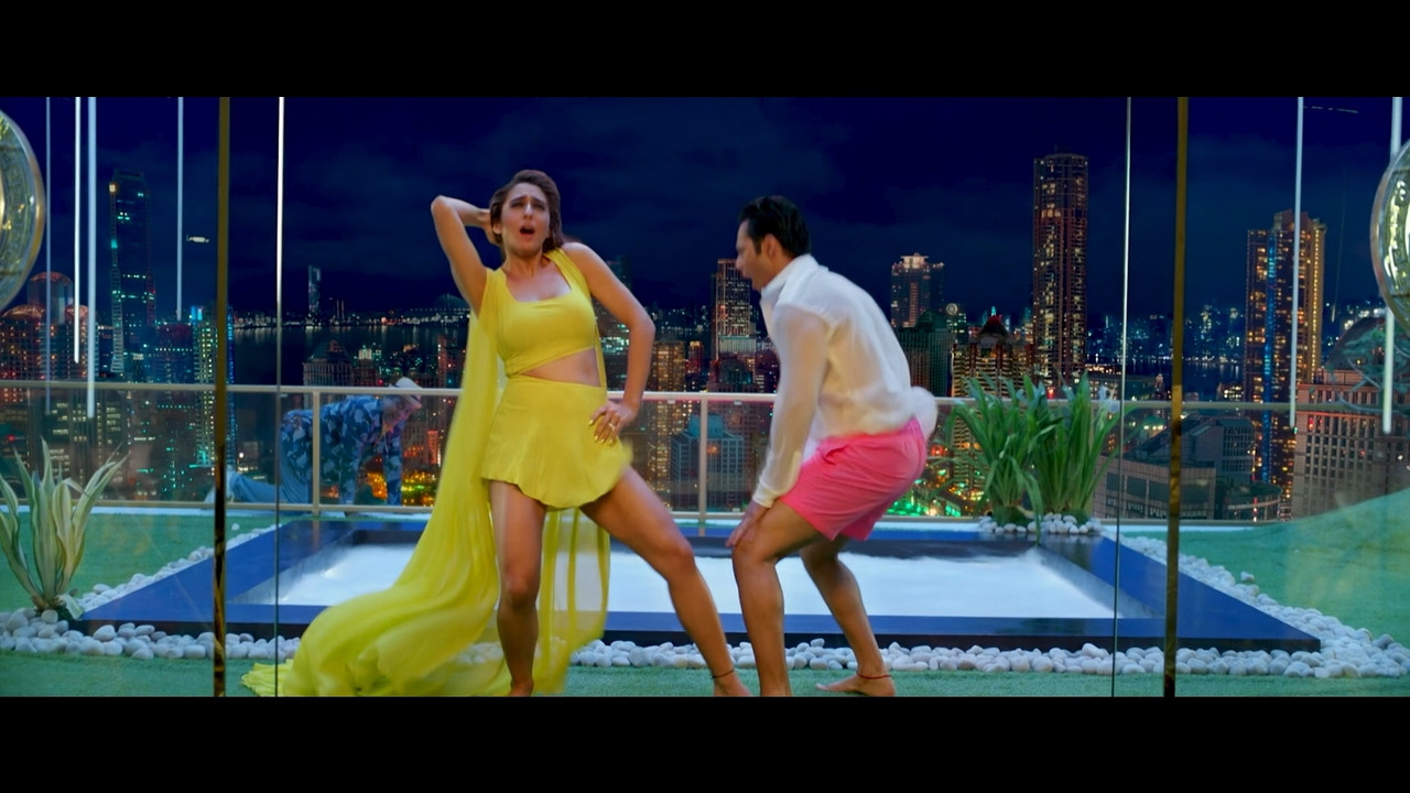 Sara Ali Khan Hot Song 03 From Coolie No 1 (1080p).mp4_snapshot_03.02_[2020.12.25_01.12.43]