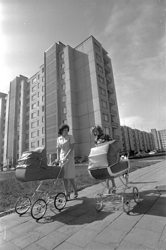 ?IAULIŲ DAINŲ MIKRORAJONAS 1983