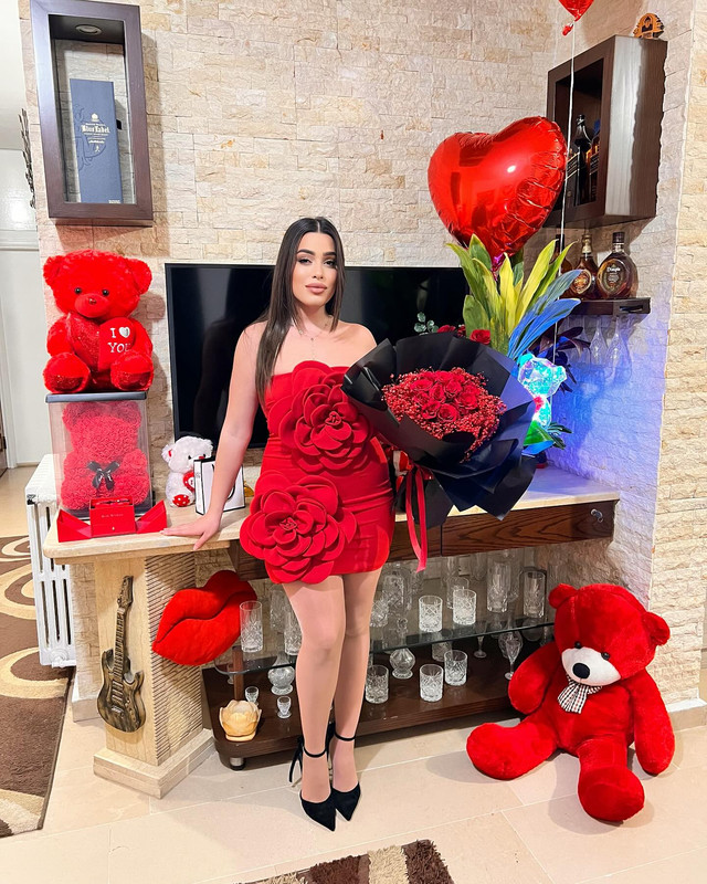 صور إليسا أندونيان 2025 - فضايح مثيرة | إليسا أندونيان سكس 2026! Elissaandonian-1756229894764-1