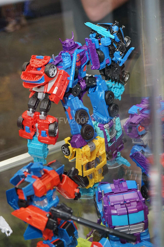 SDCC2015-Hasbro-Case-Transformers-Combiner-Wars-
