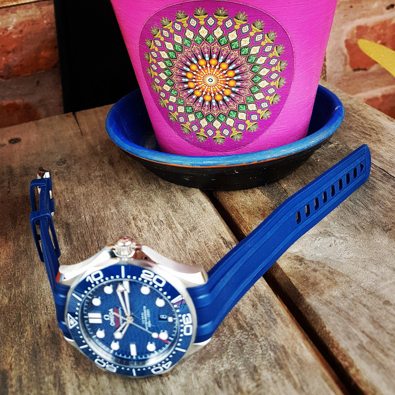 Ω Seamaster Professional Diver 300M Co-Axial Master Chronometer 42mm Cal. 8800 Blue (4)