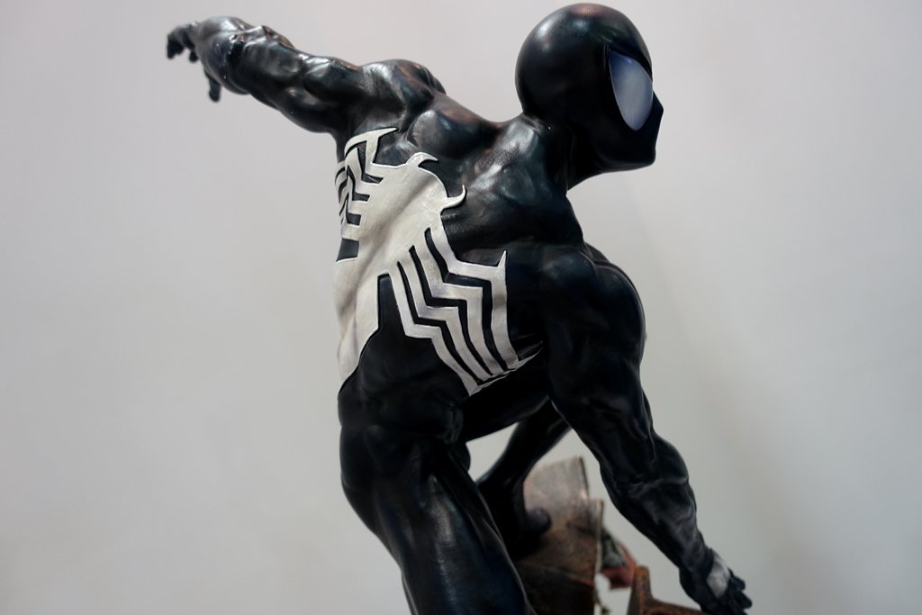 Premium Collectibles : Symbiote Spider-Man 1/4 Statue  9