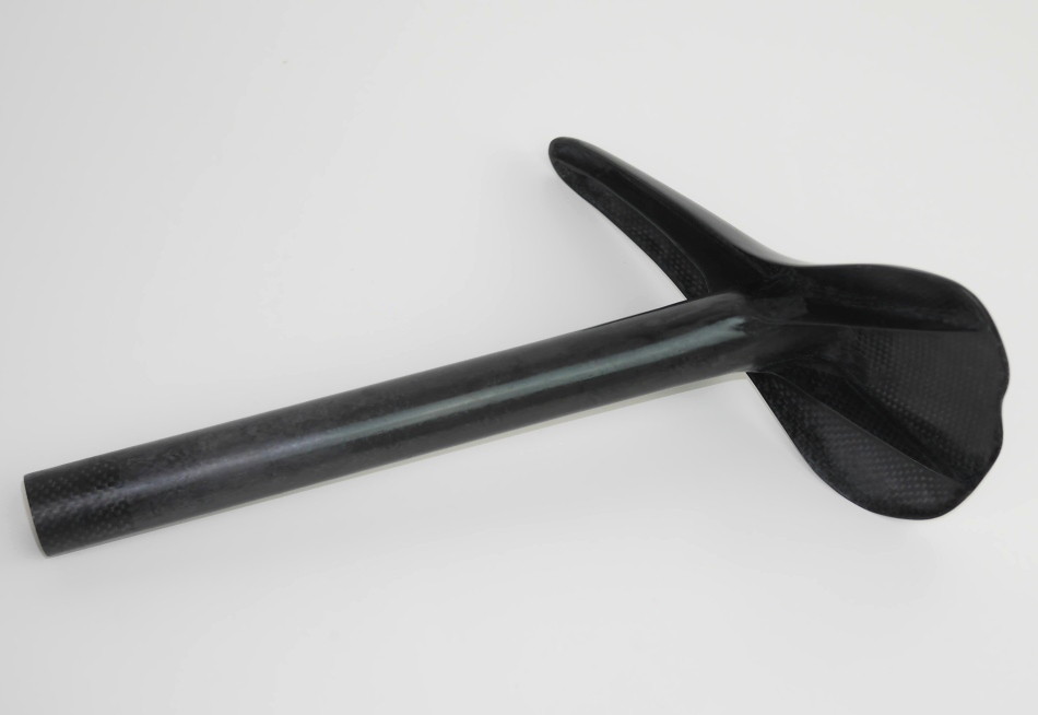 美品 79,000円 BERK シートポスト付きサドル カーボン ライトウェイト約144gロードLOOKマウンテンバイクUSAピスト用カンパ黒トライアスロン