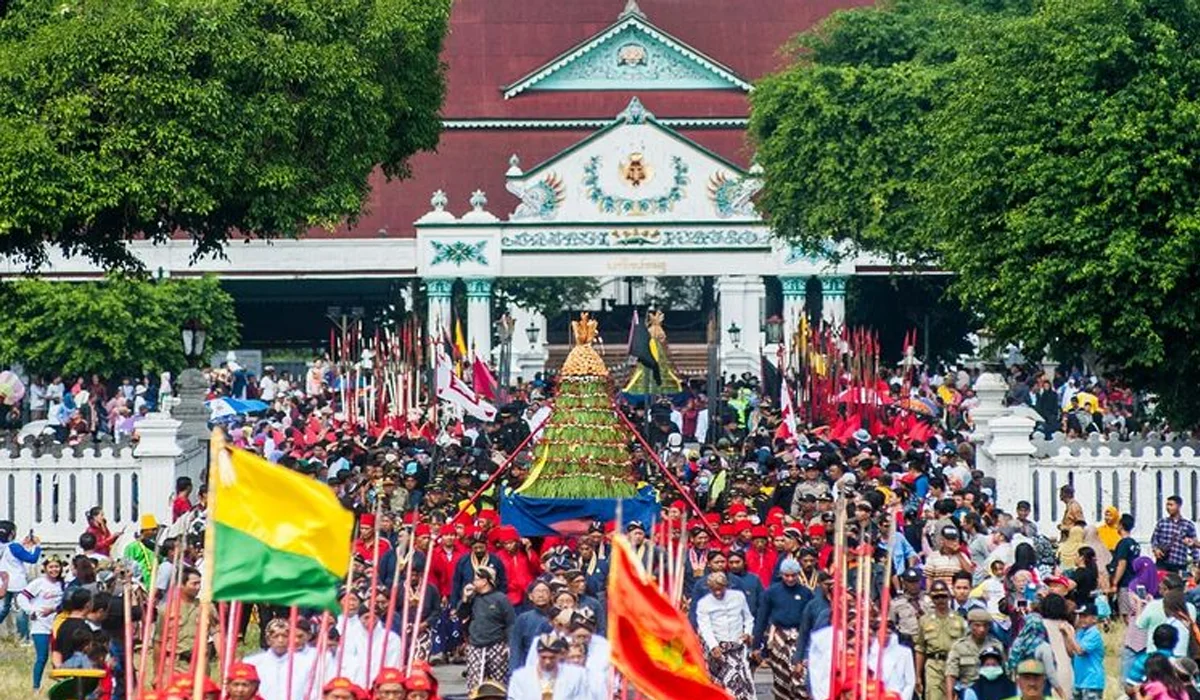 Tradisi Unik Hari Raya Idul Fitri di Berbagai Daerah Indonesia