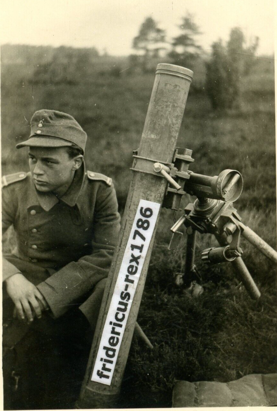 Foto FJ-Lehrgang Munster Granatwerfer schwerer Mörser mit Granaten (2)