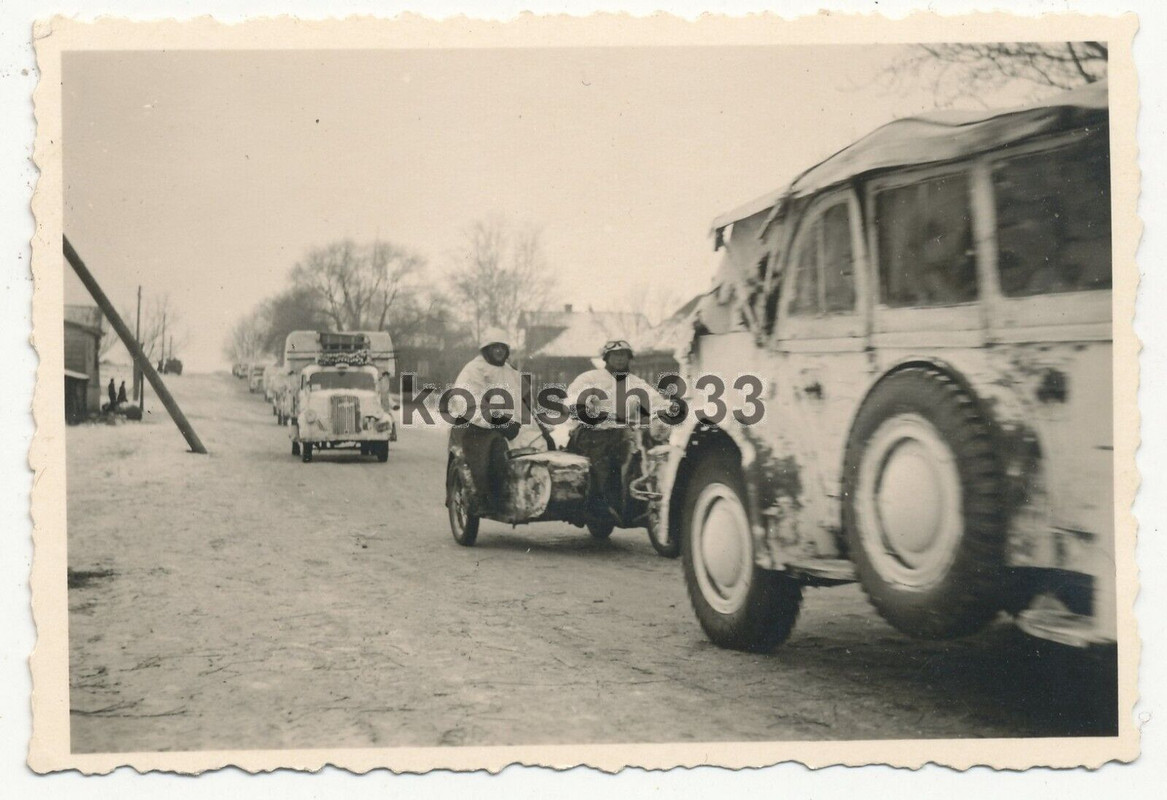 Foto PKW Kradschützen Opel Blitz LKW mit Schneetarnung im Winter an der Ostfront