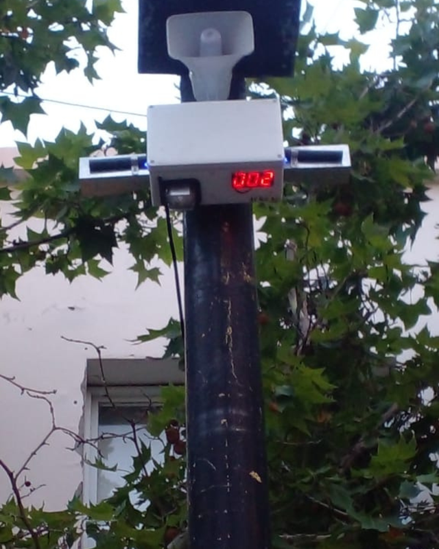 Primer Plano del Dispositivo de Alarma Vecinal