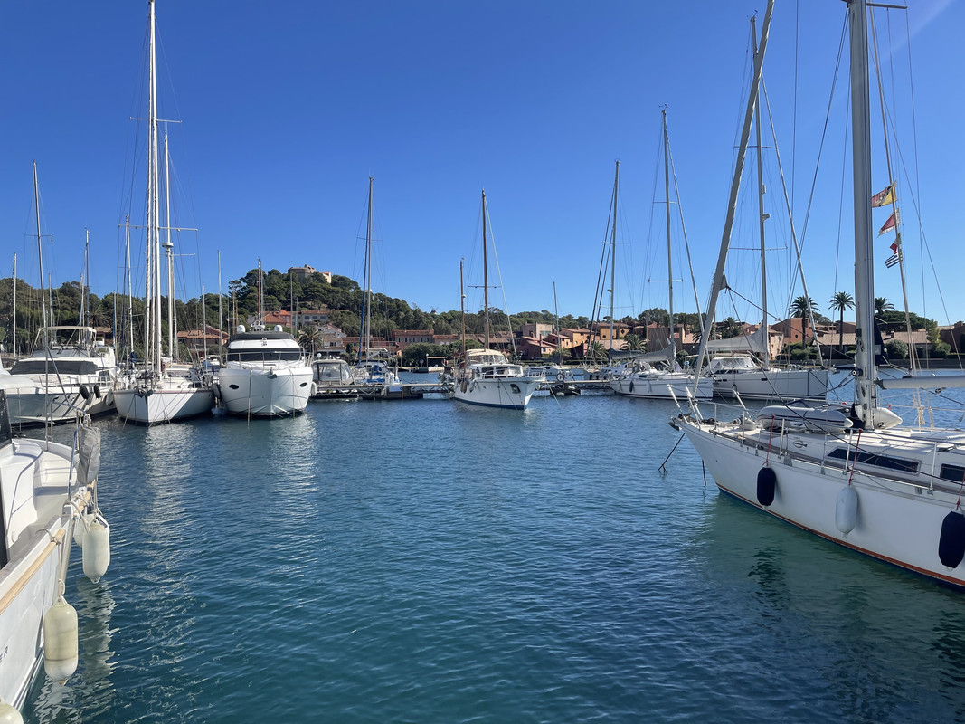 AF138952-F102-4FC2-9260-93421AC129AA