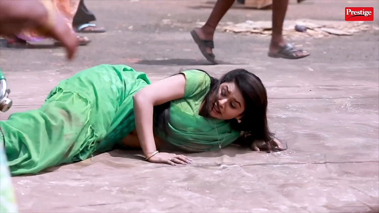Delna Davis navel slip in green saree-anbevaa.mp4_snapshot_00.05.987