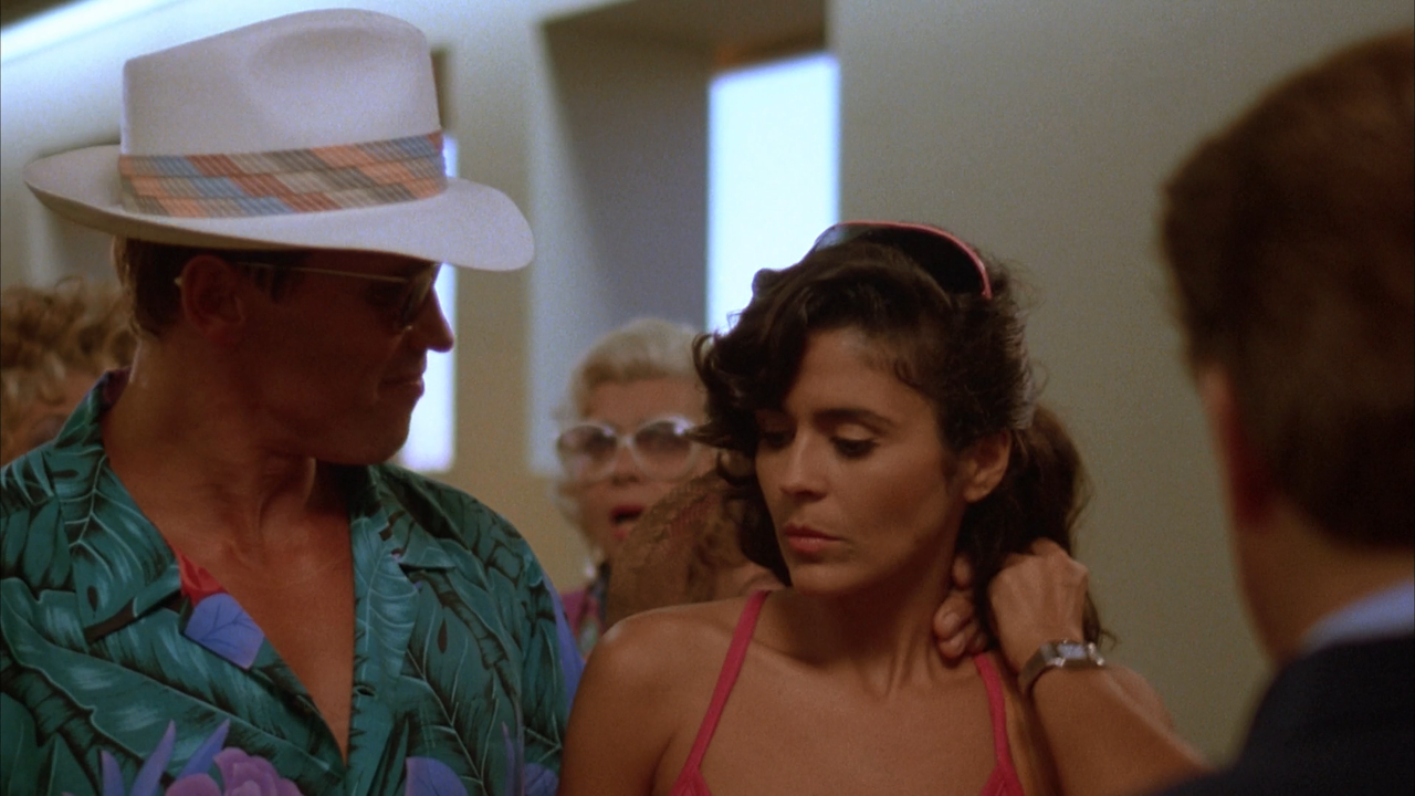 Бегущий человек 1987 BDRip 1080p mkv snapshot 00 22 41 2026 01 01 19 26 55