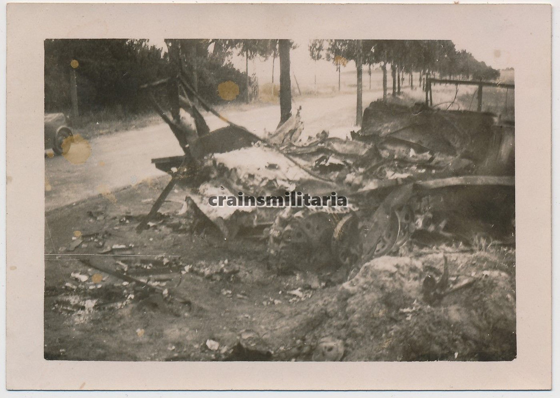 Orig. Foto zerstörte Halbkette SdKfz Zugmaschine