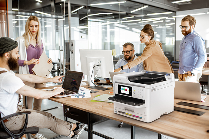 Epson WF-C5890 em uso no escritório