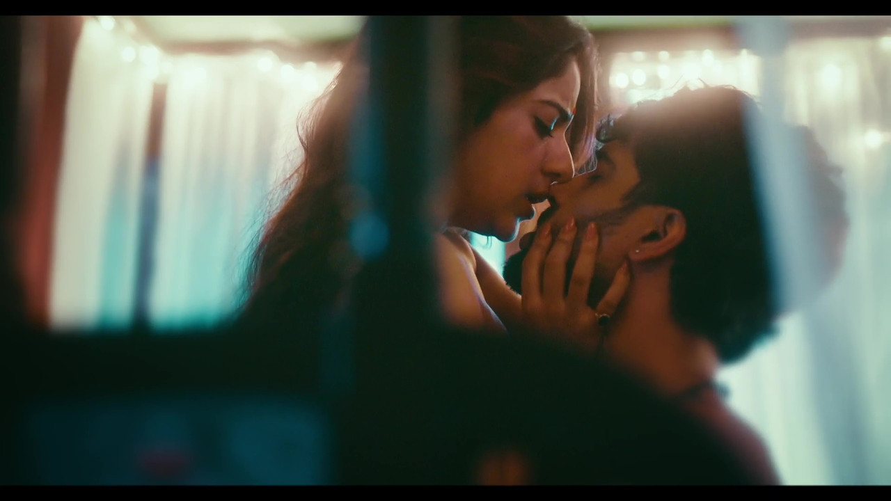 [Image: vlcsnap-2025-04-16-23h11m42s089.jpg]