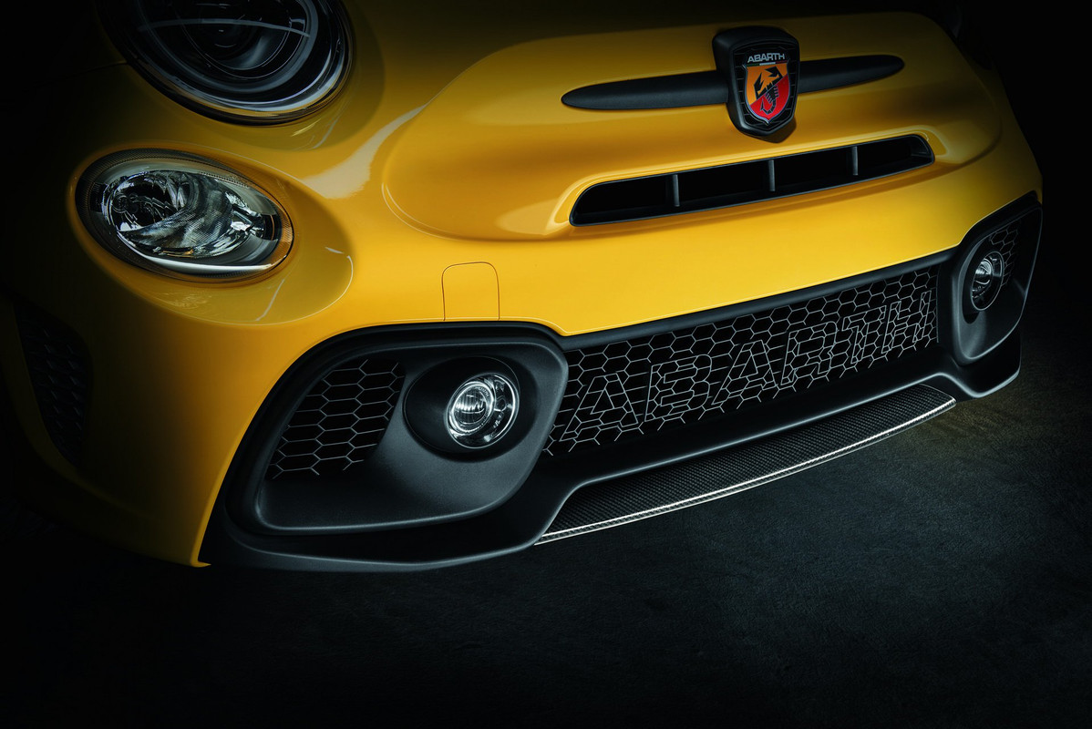 2019 Abarth 595 Competizione (4)