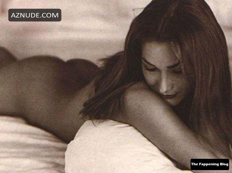Carla-Bruni-Nude-Photo-Collection-21