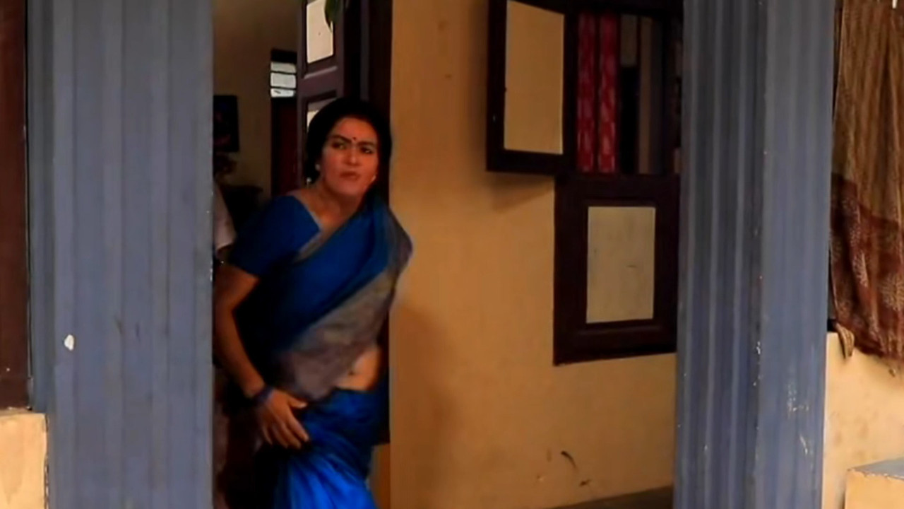 Tamil Sexy Actress wide open Deep Navel show in blue saree.mp4_snapshot_00.01.765