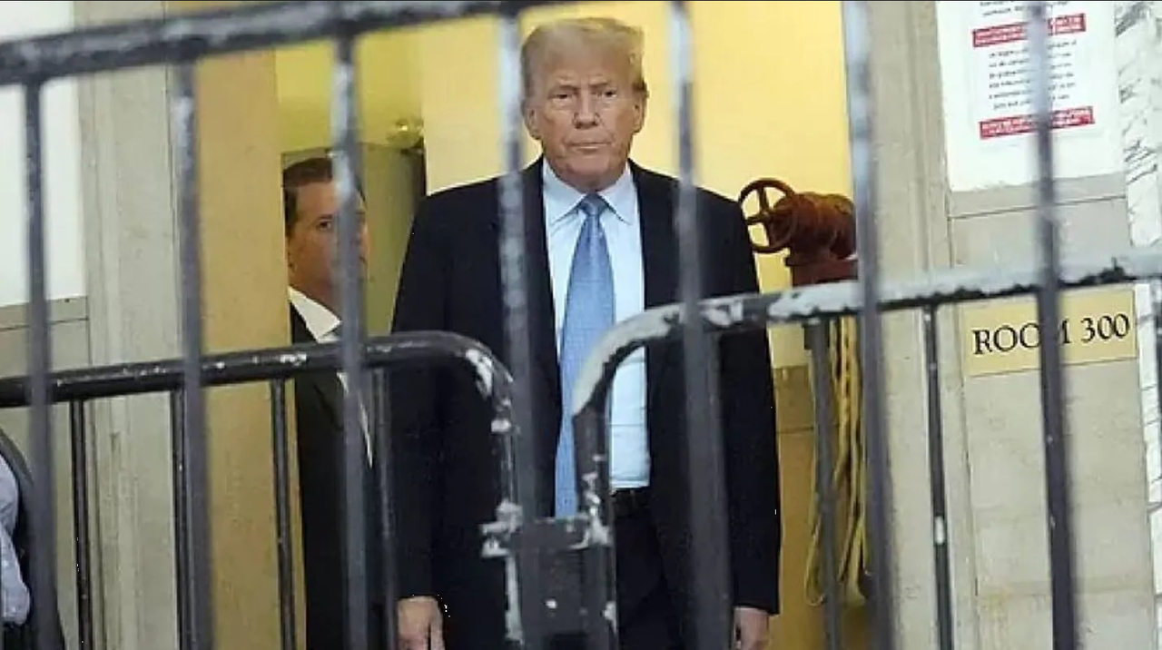 Juez multa a Donald Trump con 5 mil dólares tras romper con 'orden mordaza'