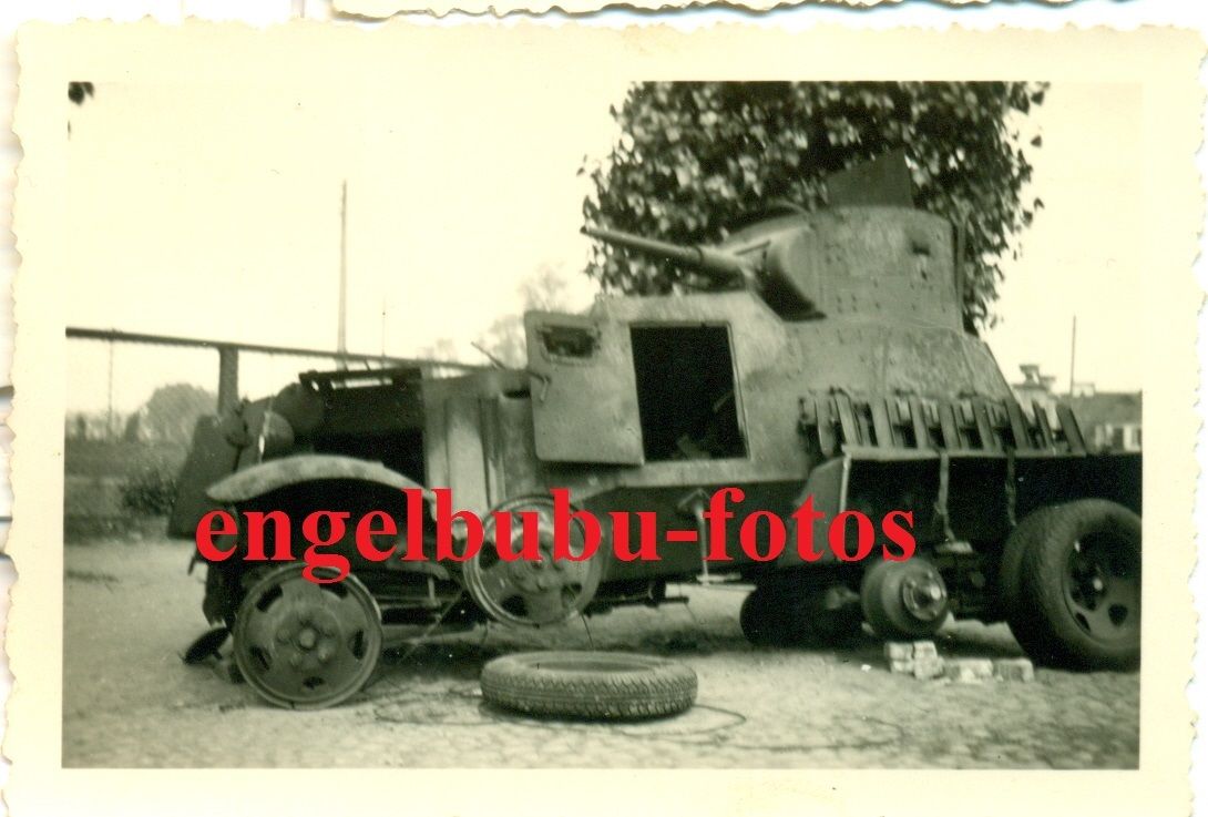 Russischer PANZER-SPÄHWAGEN Erbeuteter PANZER - 