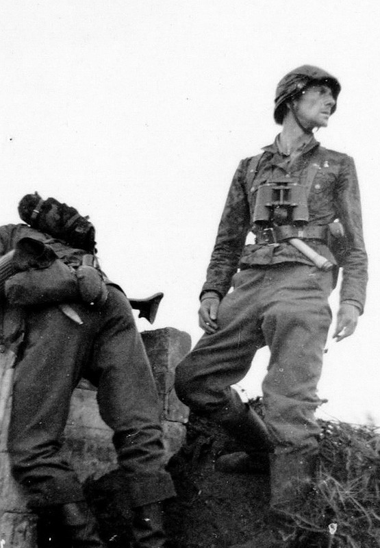 Soldados de las SS toman posiciones a las afueras de Grozny