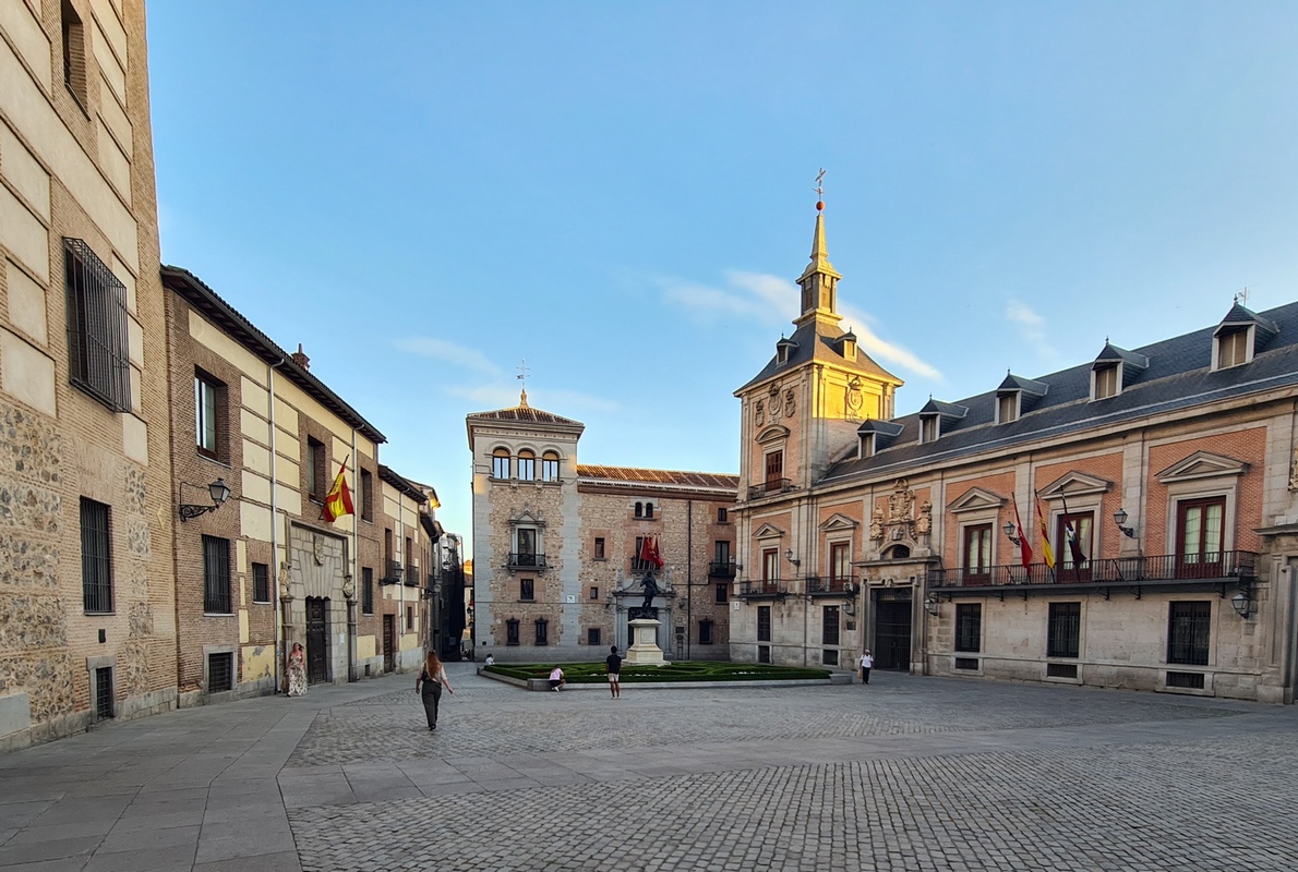 Plaza De La Villa Spomenik