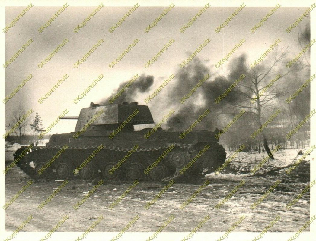 Foto, Kriegsberichter, zerstörter Panzer südwestlich Rshew, Russland