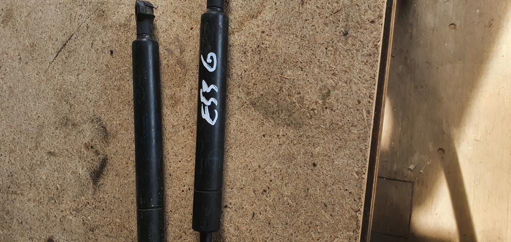 Амортизатор капота