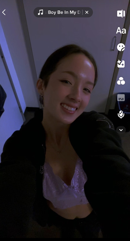 79125567_What’s up_02