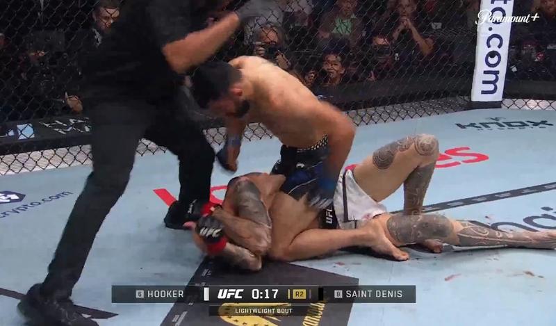 Беноа Сен Дени нокаутира Дан Хукър във втория рунд