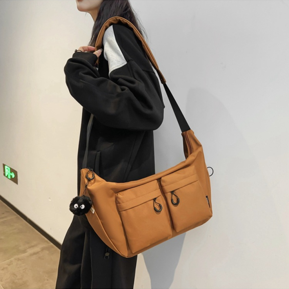 Detail Kompartemen Tas