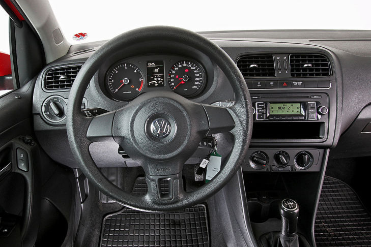 VW-Polo-V-Innenraum-Cockpit-729x486-7967befcc64b