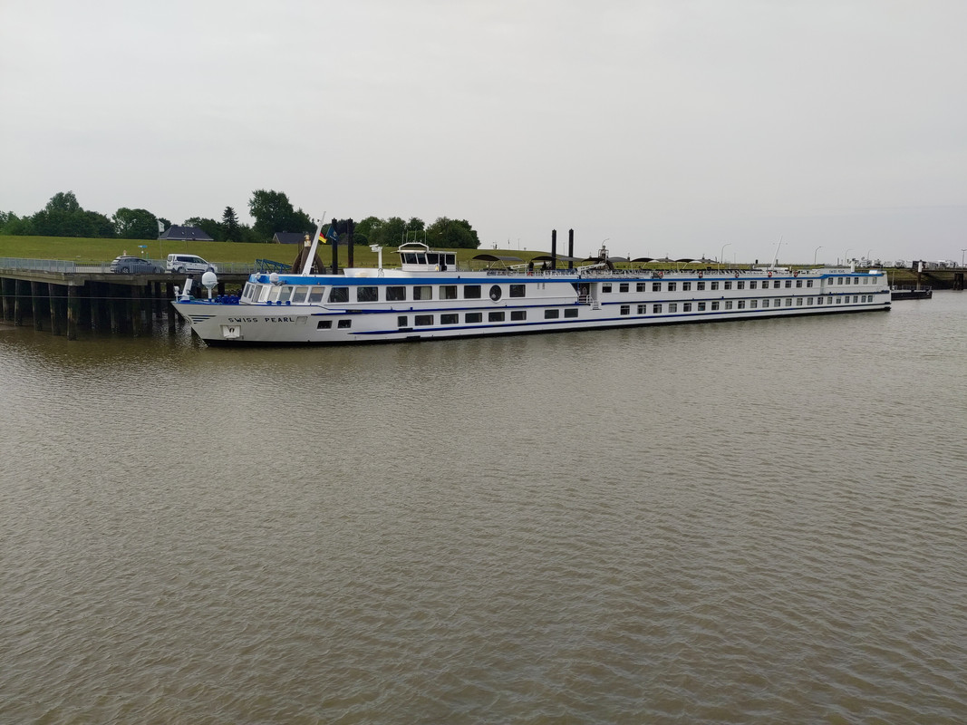 AE6C44B3-4C2A-44AB-AF1C-5907800F1B19_1_201_a