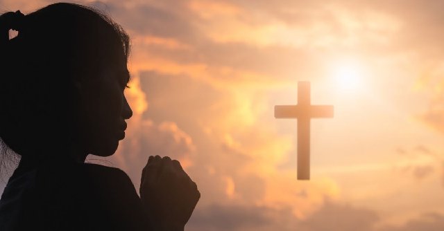 [Image: 66955-woman-praying-cross-gettyimages-ti...00w-tn.jpg]