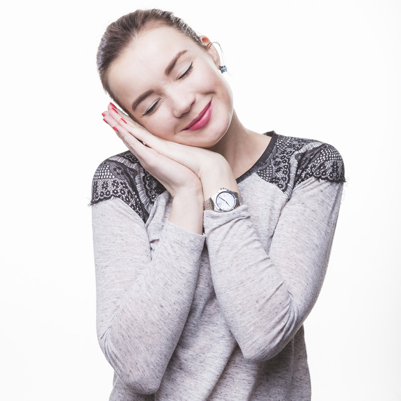 Femme détendue et apaisée - Gestion des émotions par la sophrologie