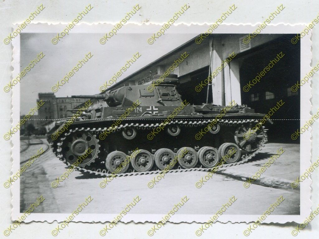 Foto, Wehrmacht, Panzer III, Nahaufnahme im Arsenal Wien, Österr