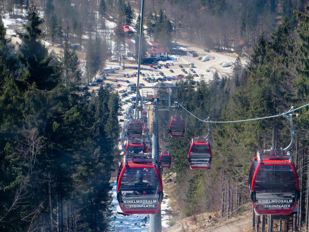 red-skiing-gondola-cable-car.jpg