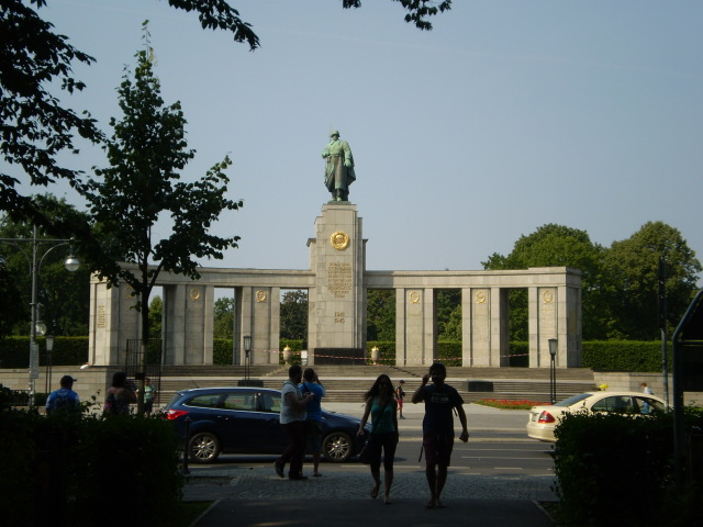 Willkommen in Berlin - Blogs de Alemania - Lunes 10-Free Tour y tour tercer Reich (12)