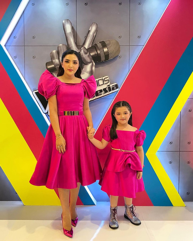 Potret Ashanty dan Arsy di panggung The Voice Kids Indonesia 2021
