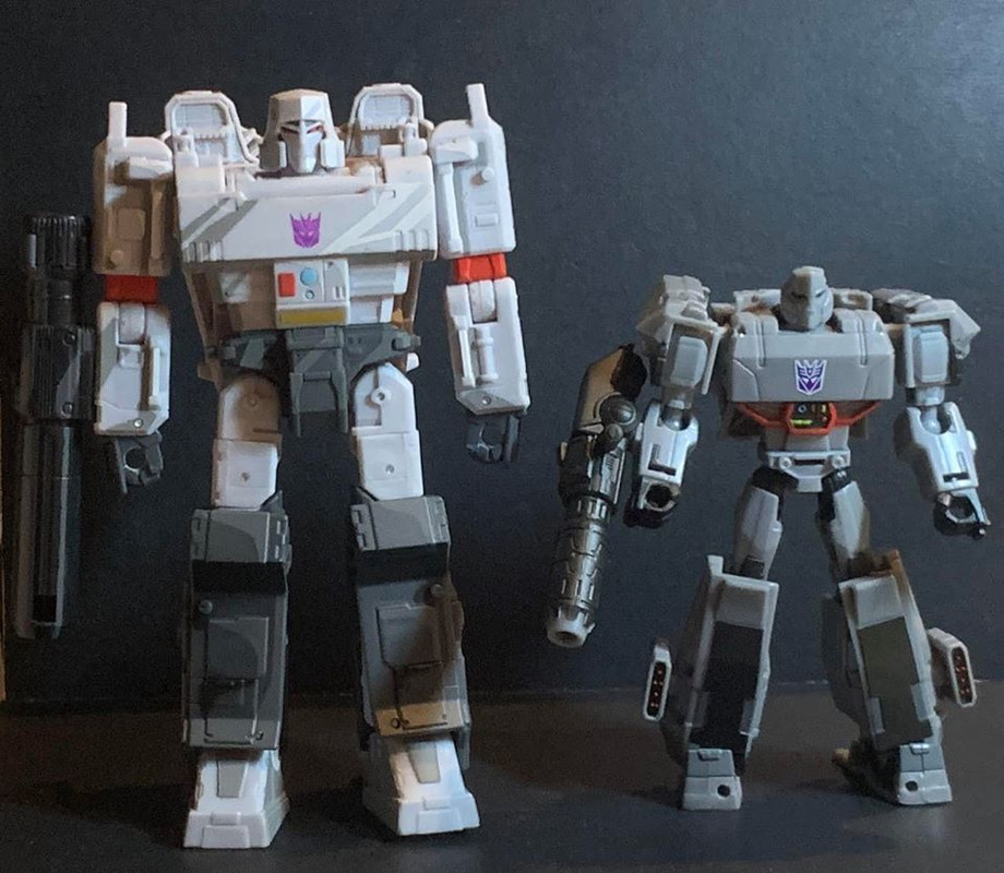 Cyberverser-Deluxe-Optimus-Prime-27